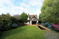 Elegantes Anwesen mit traumhaftem Garten und idyllischem Teich