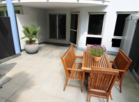 Wunderschönes Wohnen auf einer Ebene mit Garten