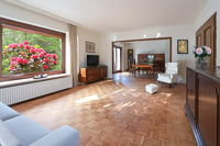 Großzügiges Anwesen mit weitläufigem Grundstück