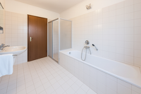 Großzügiges Anwesen mit weitläufigem Grundstück