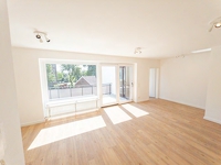 Großzügige, moderne Wohnung mit Balkon