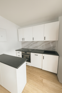 Großzügige, moderne Wohnung mit Balkon