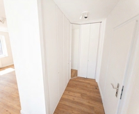 Großzügige, moderne Wohnung mit Balkon