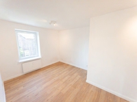 Großzügige, moderne Wohnung mit Balkon