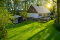 Großzügiges Anwesen mit weitläufigem Grundstück