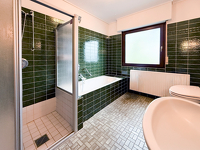 Großzügiges Anwesen mit weitläufigem Grundstück