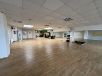 Autohaus mit Kfz-Werkstatt, Verkaufsfläche und Fitnessstudio in Ellerbek