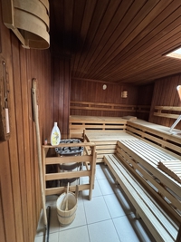 Autohaus mit Kfz-Werkstatt, Verkaufsfläche und Fitnessstudio in Ellerbek