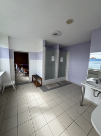 Autohaus mit Kfz-Werkstatt, Verkaufsfläche und Fitnessstudio in Ellerbek