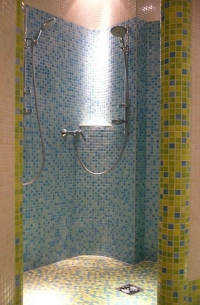 Autohaus mit Kfz-Werkstatt, Verkaufsfläche und Fitnessstudio in Ellerbek