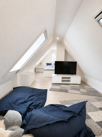 Moderne Doppelhaushälfte mit Kaminofen, Doppelcarport und gestaltetem Grundstück