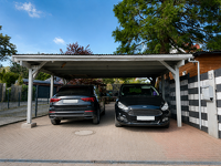 Moderne Doppelhaushälfte mit Kaminofen, Doppelcarport und gestaltetem Grundstück