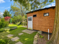Moderne Doppelhaushälfte mit Kaminofen, Doppelcarport und gestaltetem Grundstück