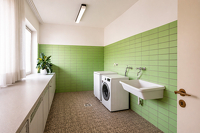 Repräsentatives Refugium mit Einliegerwohnung, Indoor-Pool und parkähnlichem Grundstück