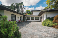 Repräsentatives Refugium mit Einliegerwohnung, Indoor-Pool und parkähnlichem Grundstück