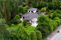 Repräsentatives Refugium mit Einliegerwohnung, Indoor-Pool und parkähnlichem Grundstück