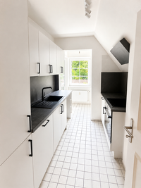 Charmante, frisch renovierte 4-Zimmer-Wohnung mit 2 Balkonen, Sauna, Weitblick und Fahrstuhl