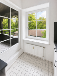 Charmante, frisch renovierte 4-Zimmer-Wohnung mit 2 Balkonen, Sauna, Weitblick und Fahrstuhl