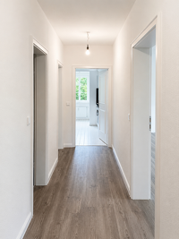 Charmante, frisch renovierte 4-Zimmer-Wohnung mit 2 Balkonen, Sauna, Weitblick und Fahrstuhl