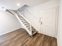 Charmante, frisch renovierte 4-Zimmer-Wohnung mit 2 Balkonen, Sauna, Weitblick und Fahrstuhl