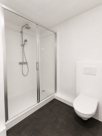Charmante, frisch renovierte 4-Zimmer-Wohnung mit 2 Balkonen, Sauna, Weitblick und Fahrstuhl
