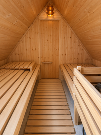 Charmante, frisch renovierte 4-Zimmer-Wohnung mit 2 Balkonen, Sauna, Weitblick und Fahrstuhl