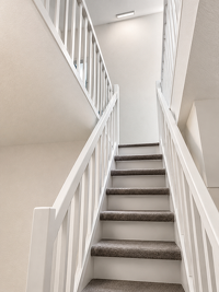 Charmante, frisch renovierte 4-Zimmer-Wohnung mit 2 Balkonen, Sauna, Weitblick und Fahrstuhl