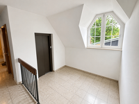 Charmante, frisch renovierte 4-Zimmer-Wohnung mit 2 Balkonen, Sauna, Weitblick und Fahrstuhl