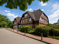Charmante, frisch renovierte 4-Zimmer-Wohnung mit 2 Balkonen, Sauna, Weitblick und Fahrstuhl