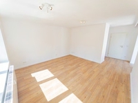Großzügige, moderne Wohnung mit Balkon