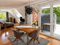 Großzügige, moderne Dachgeschosswohnung mit Balkon und Blick auf die Seeve