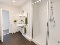 Charmante, frisch renovierte 4-Zimmer-Wohnung mit 2 Balkonen, Sauna, Weitblick und Fahrstuhl