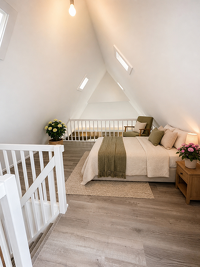 Charmante, frisch renovierte 4-Zimmer-Wohnung mit 2 Balkonen, Sauna, Weitblick und Fahrstuhl
