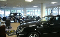 Autohaus mit Kfz-Werkstatt, Verkaufsfläche und Fitnessstudio in Ellerbek