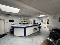 Autohaus mit Kfz-Werkstatt, Verkaufsfläche und Fitnessstudio in Ellerbek